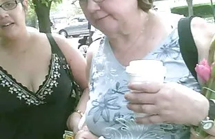 XXX गडद त्वचा आहे, अनैतिक समागमाला प्रवृत्त करणे एक मसाजर आणि मध्ये दिला दाढी केलेला पुच्ची