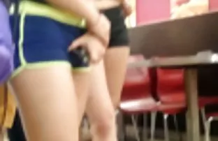 XXX अमेरिकन पोलिसाने नंतर खोळंबा fucked उठावदार उरोज असलेली वेश्या