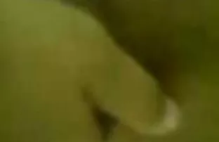 XXX निविदा आणि सुंदर दाट तपकिरी रंगाचे केस लिंग एक माणूस समोर मैत्रीण