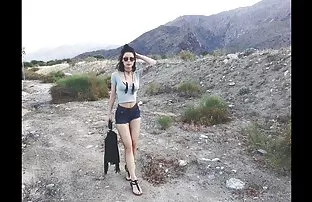 XXX लाल केस असलेल्या व्यक्ति कुत्री माणूस मध्ये fucked होत पलंग वर