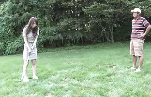 XXX पती विरोध करू शकत नाही आणि fucked त्याची पत्नी असताना ती कपडे अप साठी एक रेस्टॉरंट