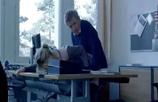 XXX स्त्री लहान सोनेरी केस व गोरी पुच्ची विशाल बूल्ला गलिच्छ प्रियकर