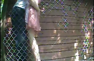 XXX प्ले कसे जाणून घेण्यासाठी, पूल उठावदार उरोज असलेला milf seduced व्यावसायिक