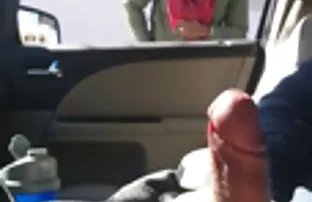 XXX एक तरुण जोडपे सेक्स सहल आयोजित सुंदर बाग