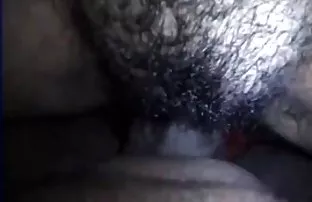 XXX एकाच वेळी एकाच मुलीशी दोघांनी दाट तपकिरी रंगाचे केस देते एक आरामदायी प्रचंड भावनोत्कटता