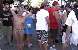 XXX दाह आवड कुरळे केस कुत्री