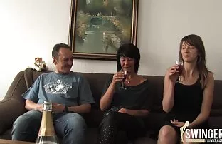 XXX सूचित एक मित्र एक-दोन अतृप्त संभोग त्याच्या सुंदर पत्नी