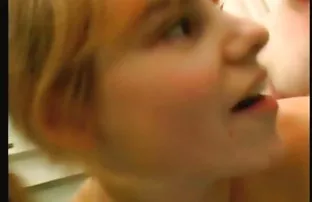 XXX व्यवसाय चिक व्यत्यय आणत होते सेक्स सुरू करण्यासाठी त्याला त्याच्या कार्यालय मध्ये