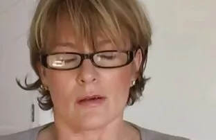 XXX एकत्र अहवाल तयार मुख्य एक Blowjob आणि त्यांच्या पुच्ची