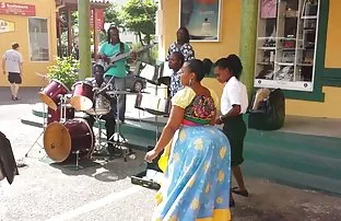 XXX दोन नवशिक्या उठावदार उरोज असलेली हार्ड गुदद्वारासंबंधीचा संभोग या stud