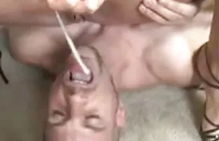 XXX खोडकर सोनेरी केस व गोरी त्वचा होतो प्रियकर साठी नियमित स्त्री पुरुष समागम