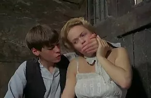 XXX Tattooed वेश्या सह Fucks माणूस नंतर एक आवेशात हस्तमैथुन