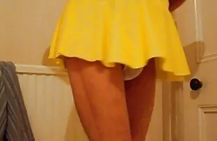 XXX एक शेजारी आमंत्रित प्रौढ सोनेरी भेट द्या आणि nailed तिच्या वर सोफा