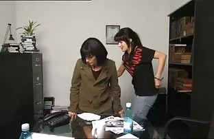 XXX तरुण पुरुष आवडतात कम तेही पाय पत्नी