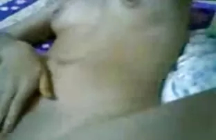 XXX ढकलले तिची चड्डी बाजूला आणि अनैतिक समागमाला प्रवृत्त करणे मनुष्य पुच्ची