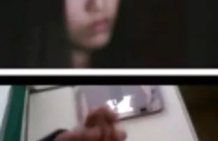 XXX The दाट तपकिरी रंगाचे केस घेतला माणूस पासून फ्लॉवर दिला आणि स्वत: ला मध्ये संभोग करण्यासाठी लवचिक गांड नितंब