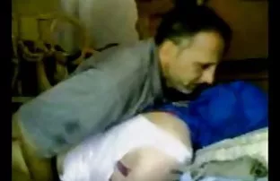 XXX विद्यार्थी neformalka दिला एक मित्र ख्रिसमस त्याच्या अरुंद गांड नितंब