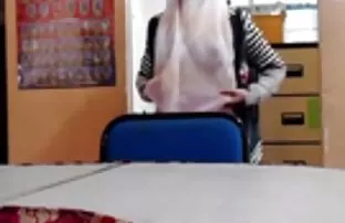 XXX For cunnilingus, सोनेरी दाखल करण्यासाठी तिच्या प्रियकर पासून आणखी शहर