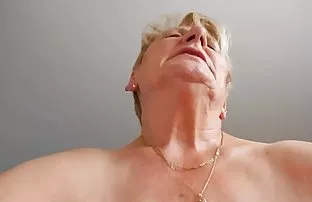 XXX प्रौढ नर्स गेला बेडरूममध्ये माणूस आणि स्वत: ला दिले मारणे ओल्या फट