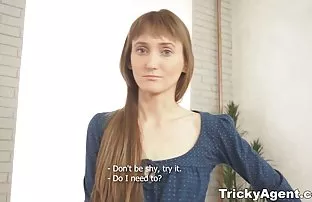 XXX कामुक खेळ दरोडेखोर आणि त्याच्या बळी संपलेल्या एक आनंददायक गोष्टीची मेजवानी