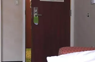 XXX तरुण lesbians dildos सह मुका राहील मध्ये वाफेचे स्नान