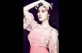 XXX डोळ्यात भरणारा आकार मुख-मुद्रा बंद विजय इतर लंड त्यांचे पाय दिला आणि थेट वर एक मोटर स्कूटर