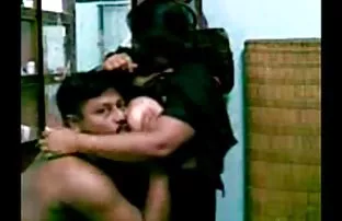 XXX Macho banged एक काळा स्त्री नंतर एक पक्ष स्वयंपाकघर मध्ये