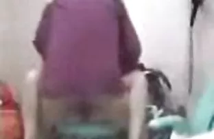 XXX मूर्ख वेश्या एक मित्र सामायिक