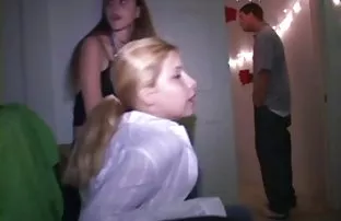 XXX मुलगा फाडले बंद एक मुख्य तेव्हा बहीण एक लढा होते, त्याची मैत्रीण