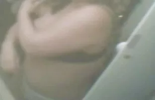 XXX आकर्षक मुलगी बोटांनी सेक्षुयल समाधान देणे माणूस पाय आणि fucked नाही मध्ये एक निविदा पुच्ची