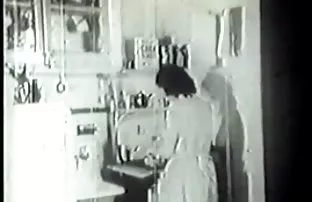 XXX व्यवसाय महिला आमंत्रित एक मैत्रीण घरी केले आणि तिच्या एक समलिंगी संबंध ठेवणारी स्त्री