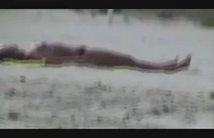 XXX लिंग ड्राइव्ह सह एकाच वेळी एकाच मुलीशी दोघांनी एक अतृप्त सडपातळ दाट तपकिरी रंगाचा केसाची व्यक्ती