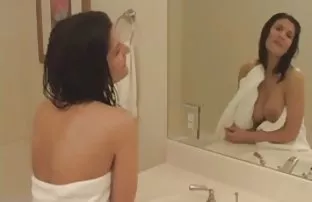 XXX अंतर्गत एक बर्च झाडापासून तयार केलेले वृक्ष बागेत सोनेरी खूश मित्र पाऊल वस्तू जी कमौत्तेजित करते आणि त्याला दिली