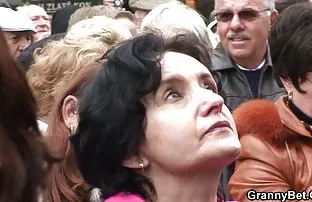 XXX माजी प्रेमी बैठकीत गुंतलेली उग्र संभोग स्त्री पुरुष तिच्या मागे पती