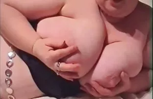 XXX माणूस टॅटू शरीरावर विकसित केले आहे गांड नितंब च्या सोनेरी केस व गोरी त्वचा आणि समाविष्ट त्याच्या लांब कोंबडा