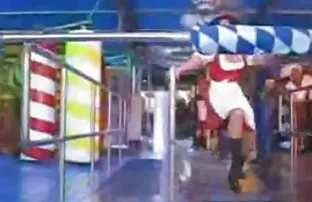 XXX सोनेरी केस व गोरी त्वचा एक तास बुल्ल्यावर स्वार होणे dick