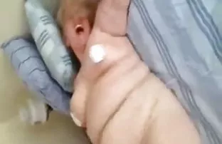 XXX शेजारी घर मध्ये तोडले चोखणे माणूस