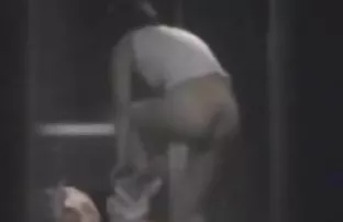 XXX सडपातळ सोनेरी विचारले हे हार्ड कोंबडा सह स्नायुंचा काळा माणूस