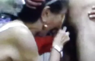 XXX दोन गुदद्वारासंबंधीचा whores सकाळी लवकर पासून पुल गांड नितंब वर एक मोठा लंड माणूस