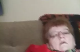 XXX पाहिले एक स्त्री हात एक समलिंगी संबंध ठेवणारी स्त्री आणि fucked दोन्ही नितंब तो