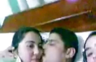 XXX Tina Kay आमंत्रित प्रियकर वर एक काठी घेतली आणि चहा दिला आणि त्याला गांड नितंब