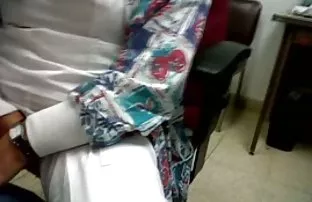 XXX टॅंड अत्यंत कमनीय अशी लहान मुलगी स्टॉकिंग्ज मध्ये बंद घेतला माझी चड्डी आणि दिली मारणे स्वत: ला गांड नितंब