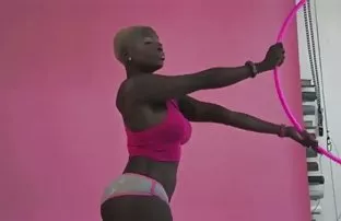 XXX जिम शिक्षक घेतला बाहेर त्याच्या कोंबडा दिला आणि दोन विद्यार्थी फक्त शोषून घेणे