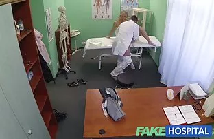 XXX सोडून घर सुमारे लाल केस मनसे बोचा फटकवणे उतार शेजारी