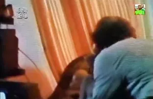 XXX घरी आले आणि पकाडणे प्रौढ मुलगी एक सदस्य त्याच्या stepfather मध्ये मेन्डे