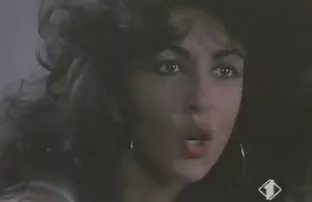 XXX सुंदर स्त्री बेड मध्ये आणि moaning सह तापट व्यक्ती