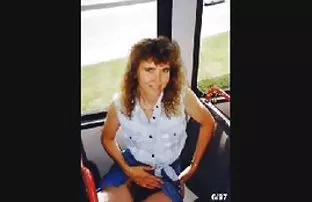 XXX उठावदार उरोज असलेला सोनेरी आणि दाट तपकिरी रंगाचे केस शेअर हार्ड संभोग माणूस