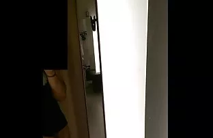 XXX अप बद्ध लाल केस असलेल्या व्यक्ति पुच्ची मालिश टेबल वर, spanked आणि हार्ड whipped